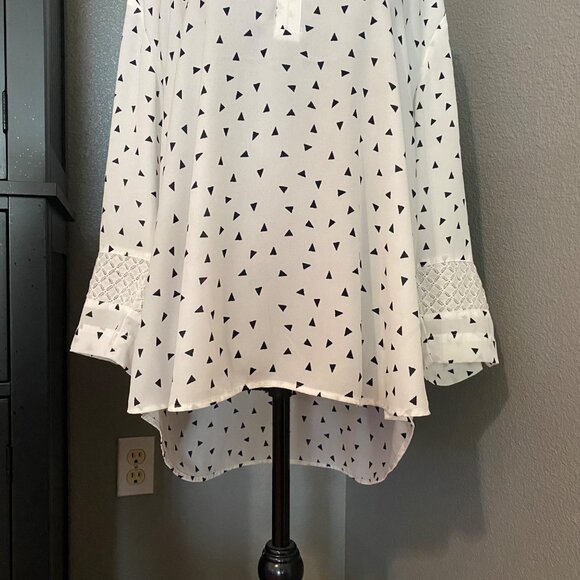 Van Heusen Blouse Women’s Size XL Tunic Geometric Sheer Keyhole Neck - Picture 2 of 11